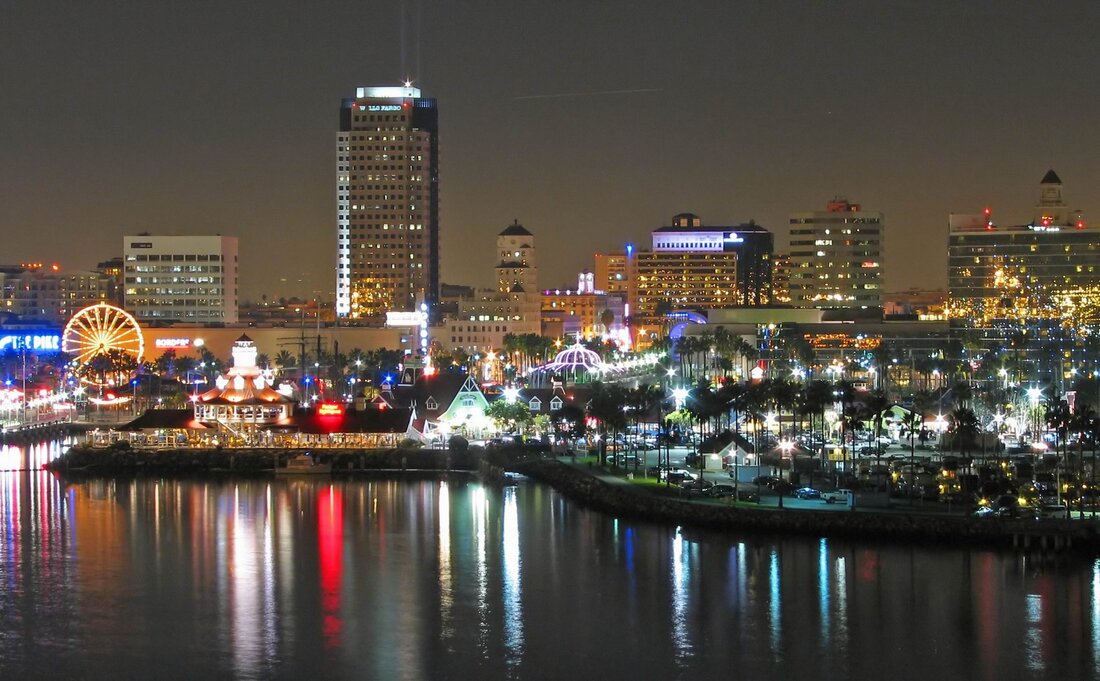 Night image of downtown Long Beach by the ocean 